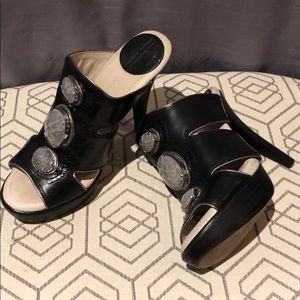 House of Harlow 1950 heels with stone accent sz 37